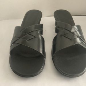 Clarks  8 1/2 Black Veg Ta Carnival slip on sandal